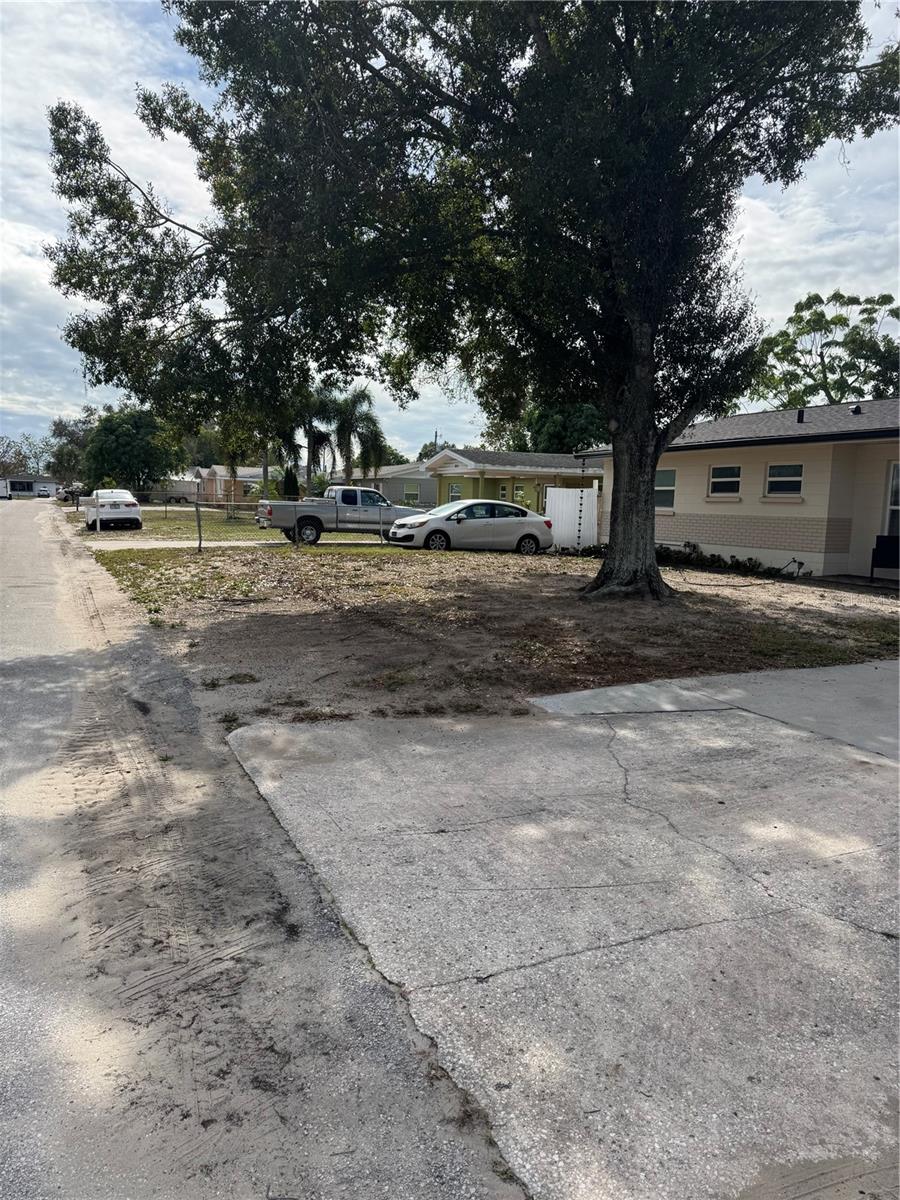 ROYAL OAK MANOR - Residential Lease