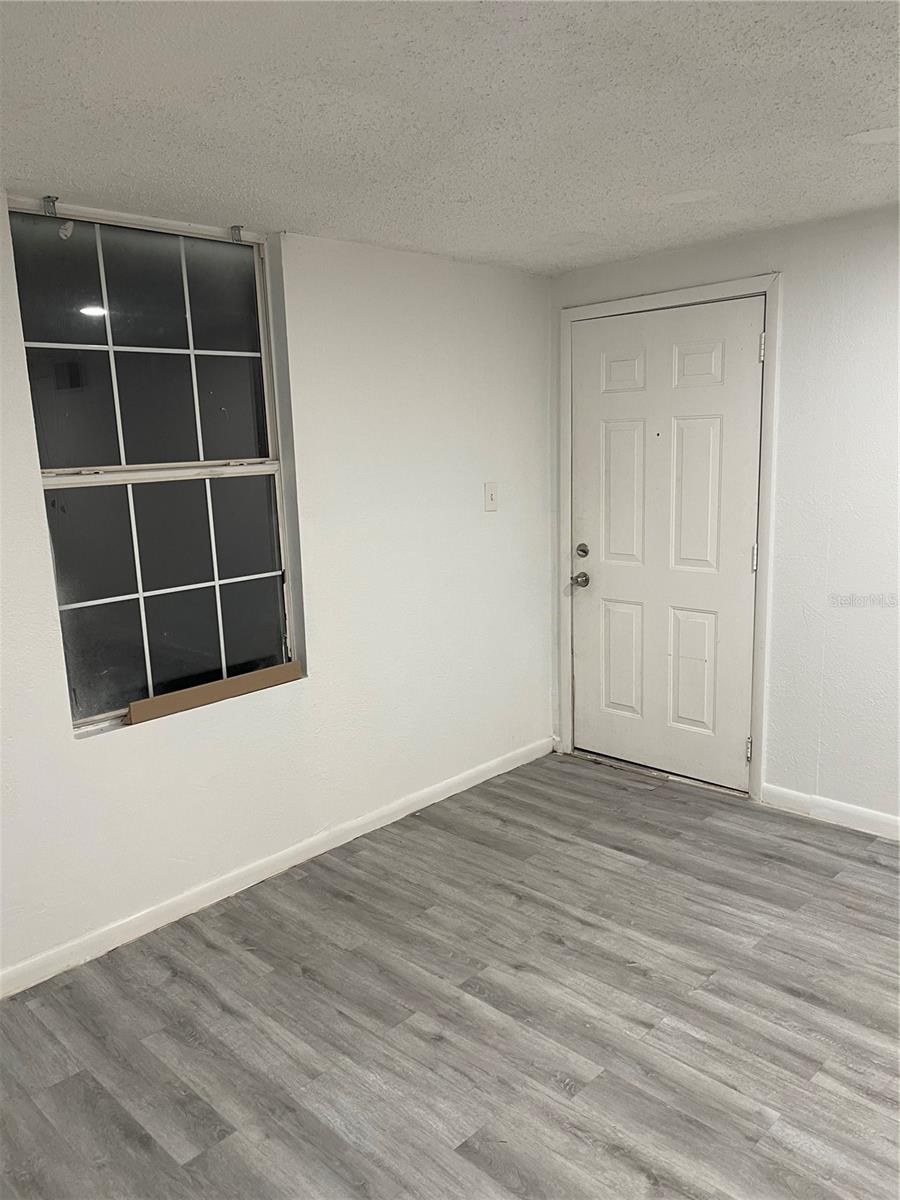 ROYAL OAK MANOR - Residential Lease