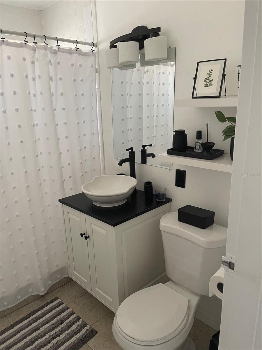 ROYAL OAK MANOR - Residential Lease