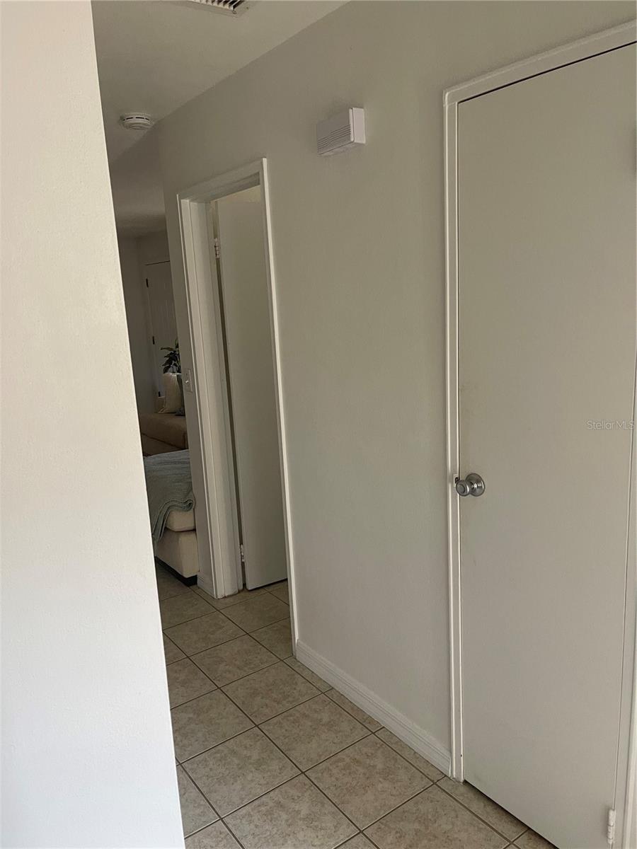 ROYAL OAK MANOR - Residential Lease