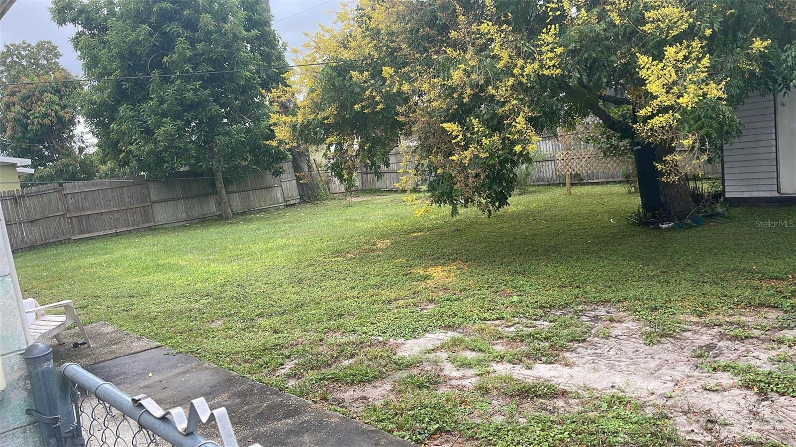 ROYAL OAK MANOR - Residential Lease