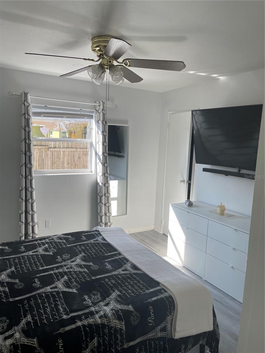 ROYAL OAK MANOR - Residential Lease