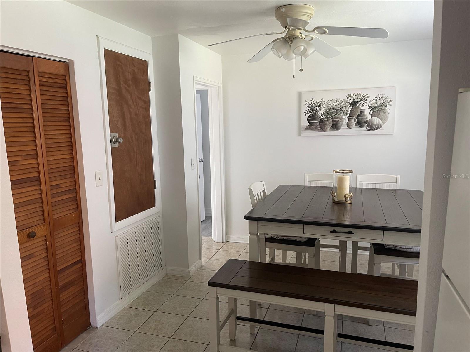 ROYAL OAK MANOR - Residential Lease