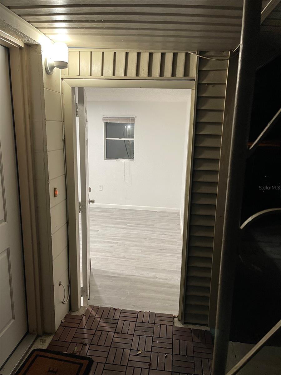 ROYAL OAK MANOR - Residential Lease