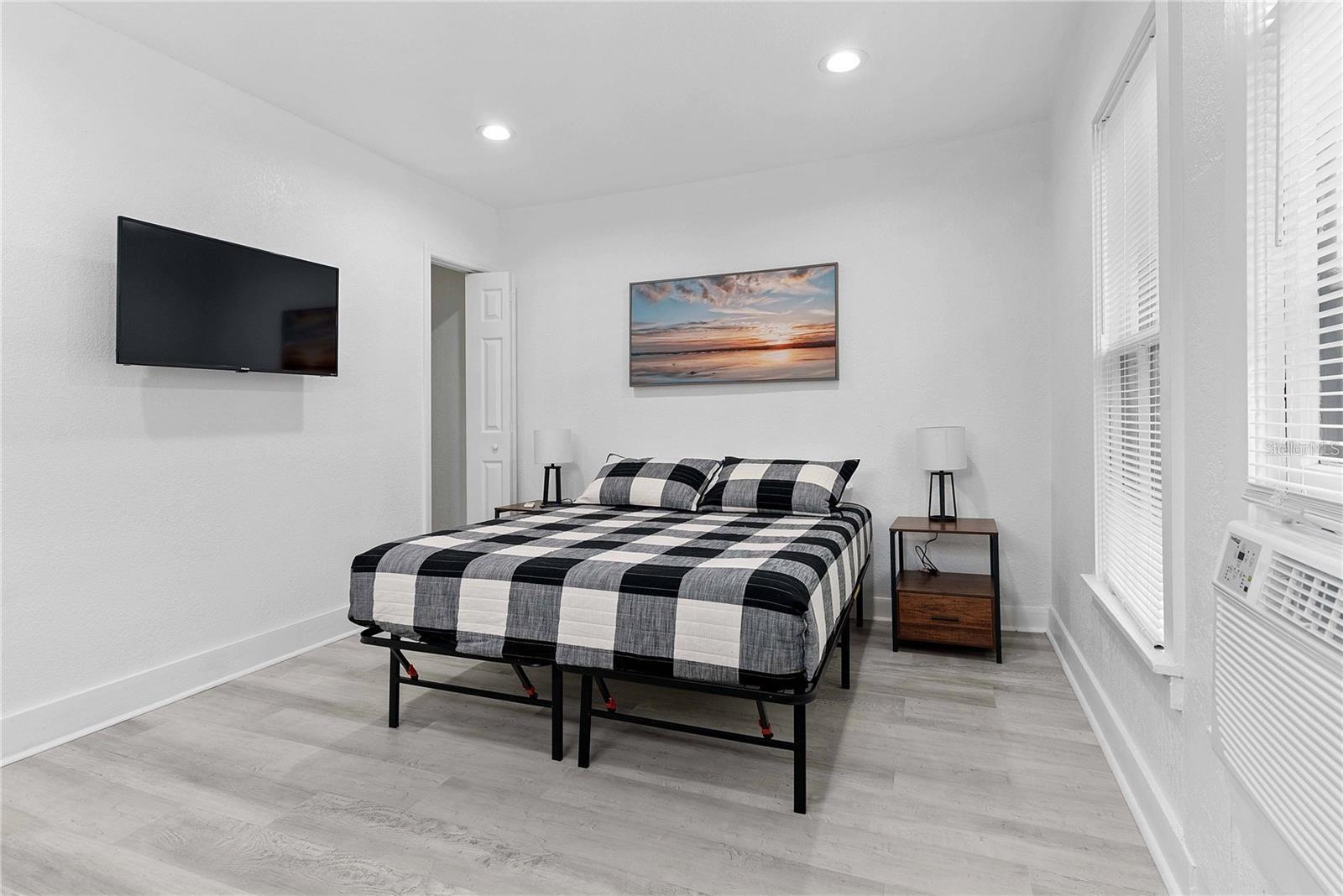 BEG 138 FT E OF SE COR BROADWAY & HARWOOD RUN E 62 - Residential Income