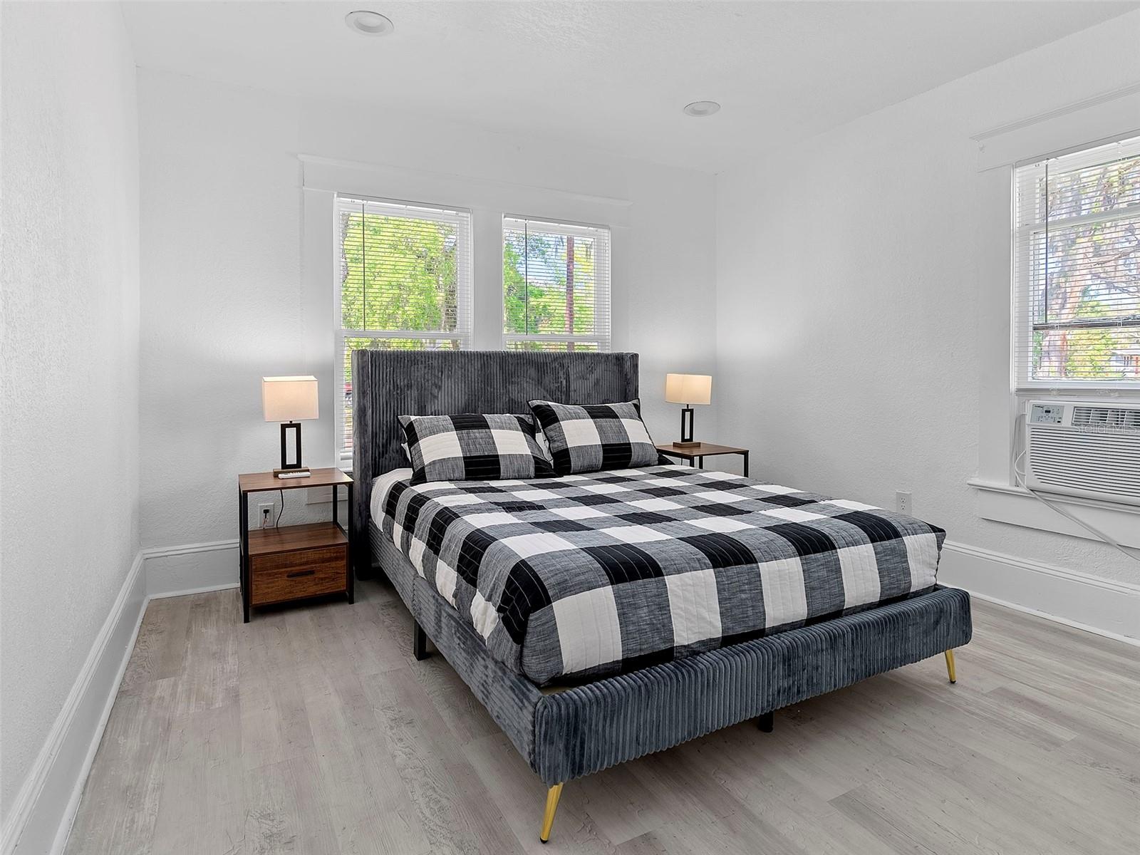 BEG 138 FT E OF SE COR BROADWAY & HARWOOD RUN E 62 - Residential Income