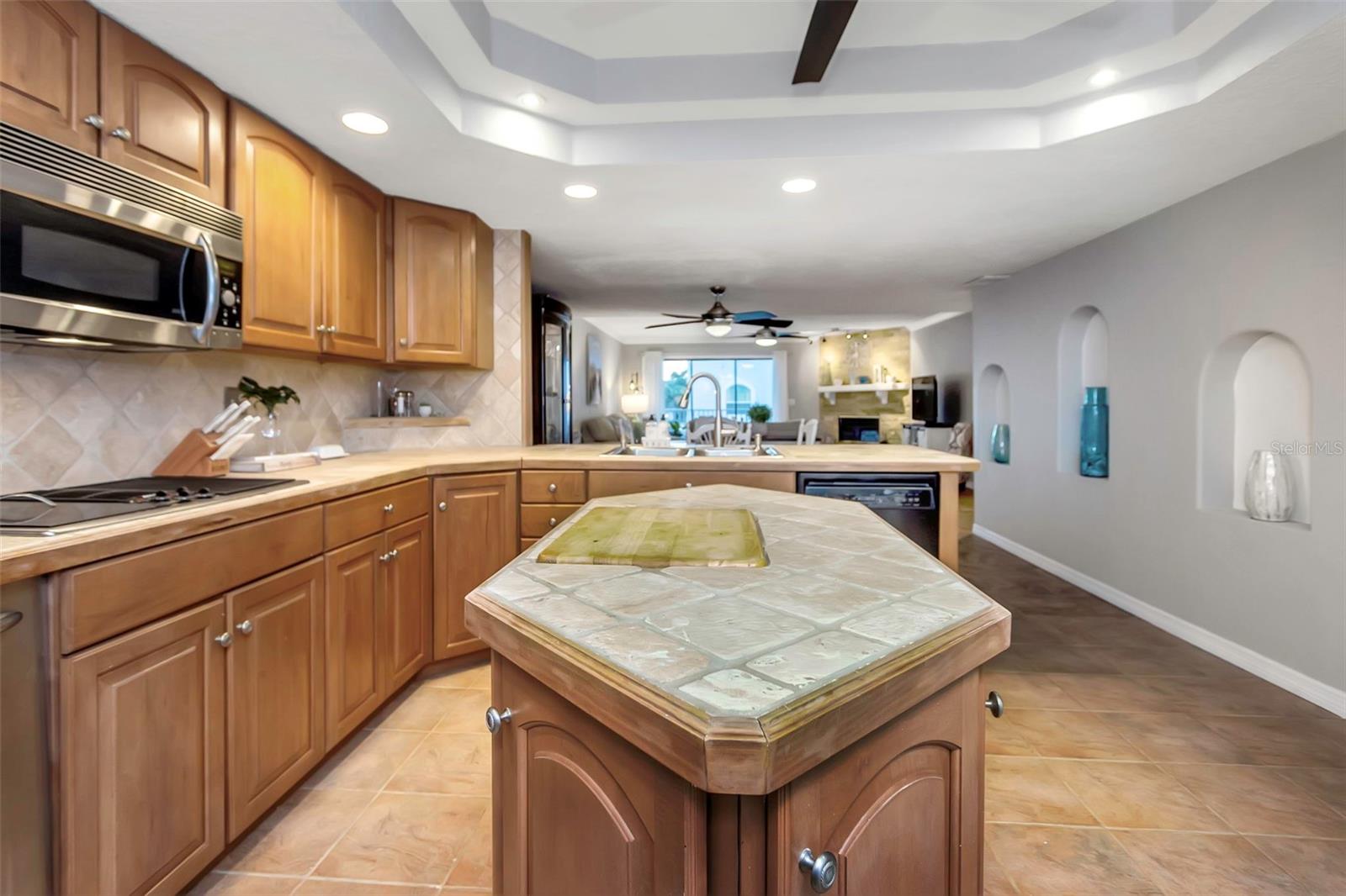 BAYWAY CONDO PH ONE - Residential