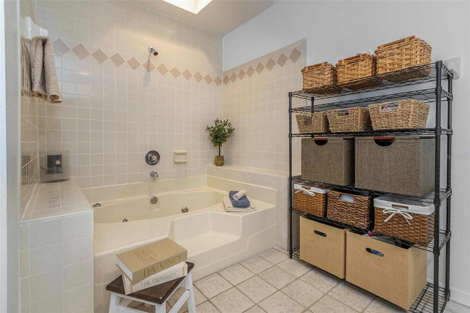 BAYWAY CONDO PH ONE - Residential