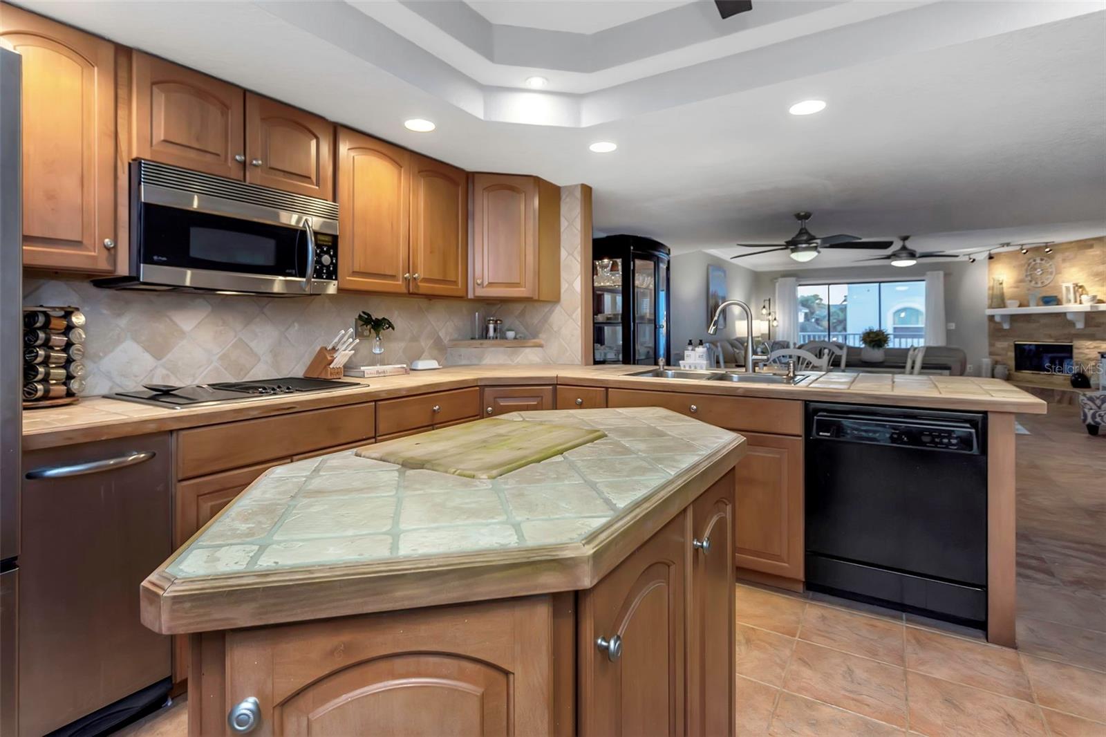 BAYWAY CONDO PH ONE - Residential