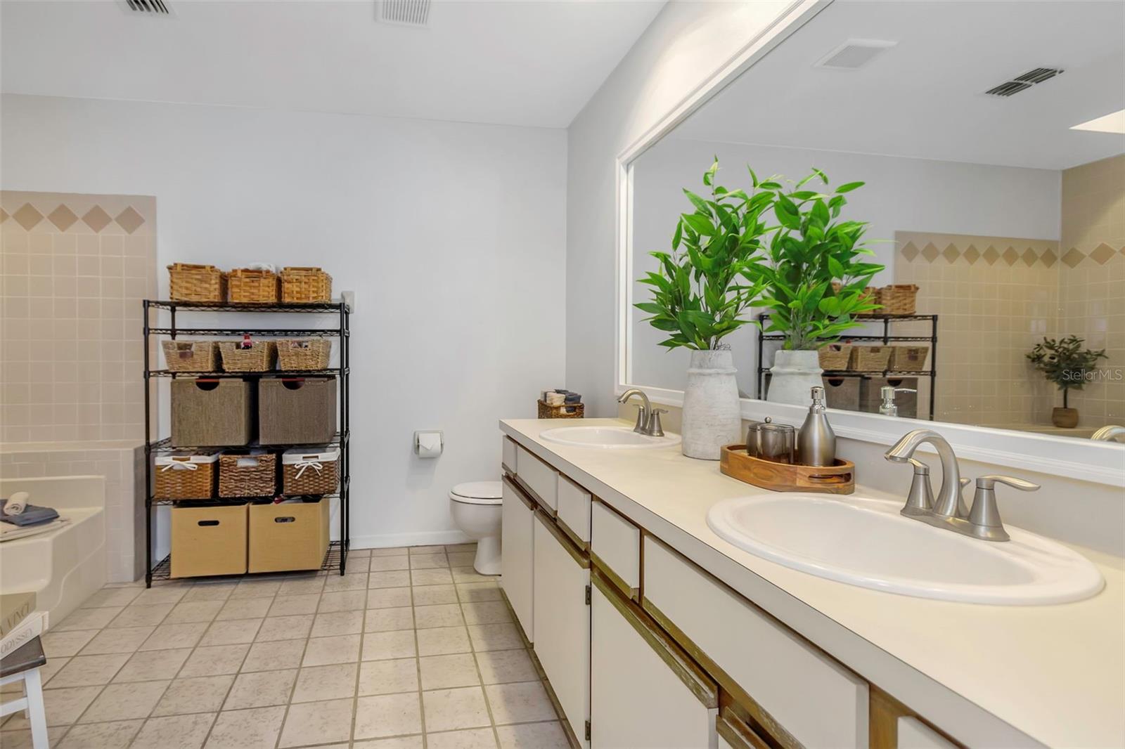 BAYWAY CONDO PH ONE - Residential