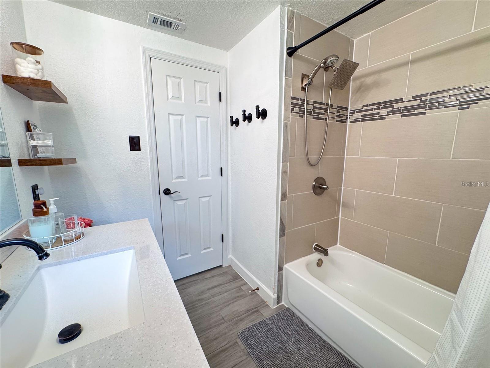 RIVERVIEW CREST UNIT 1 - Residential