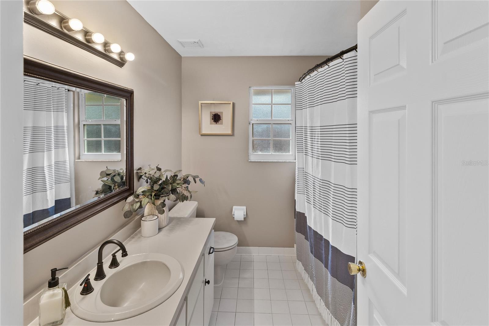 MILE RUN PH II UNIT H-2 R/P - Residential