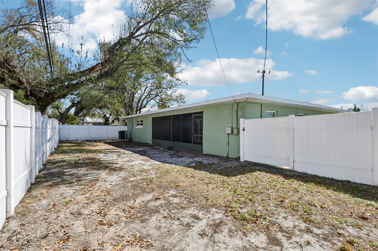 RIVERSHORES - Residential