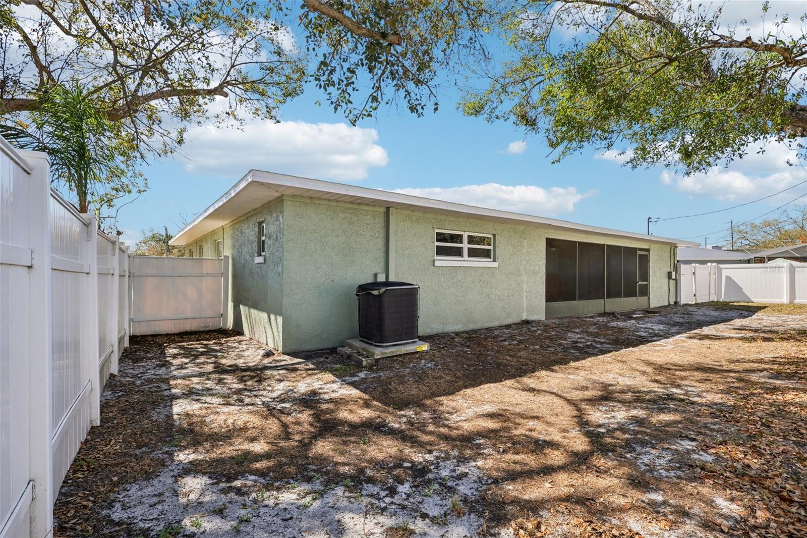 RIVERSHORES - Residential