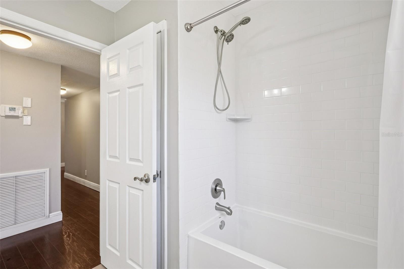 RIVERSHORES - Residential