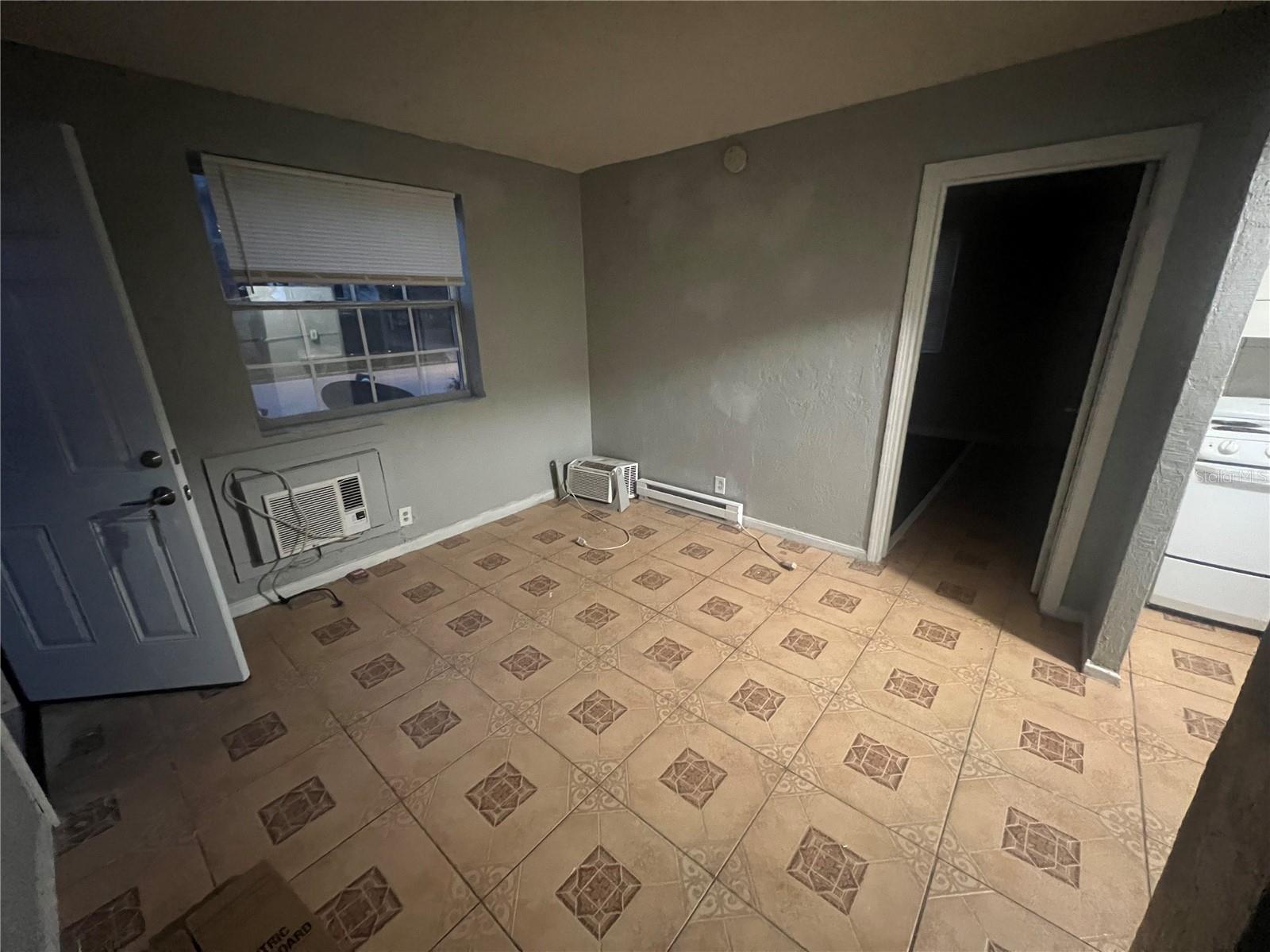 SCHOOLEYS HOMEVILLE - Residential Lease