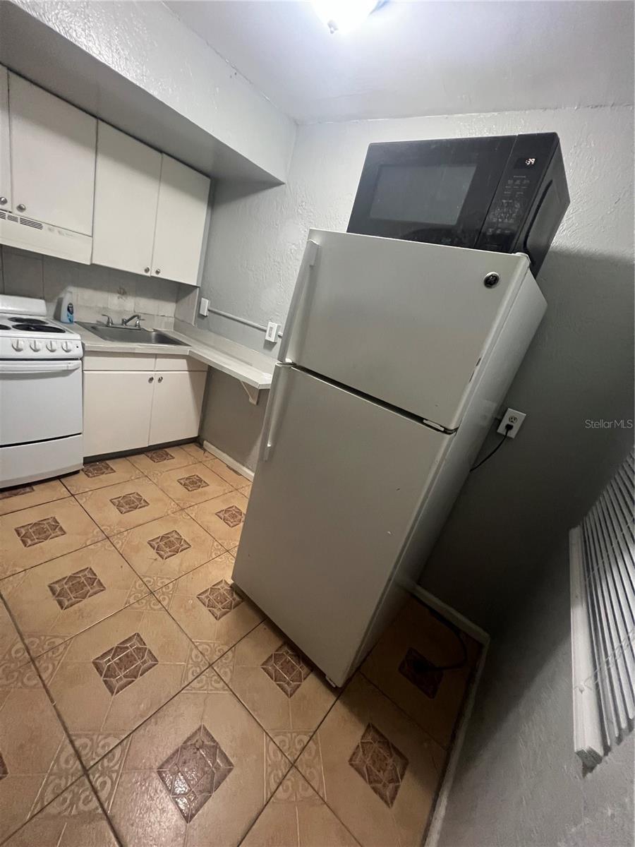 SCHOOLEYS HOMEVILLE - Residential Lease