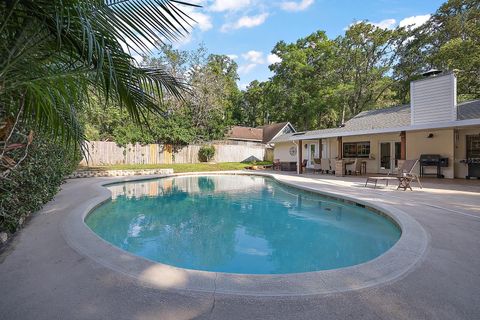 A home in MOUNT DORA