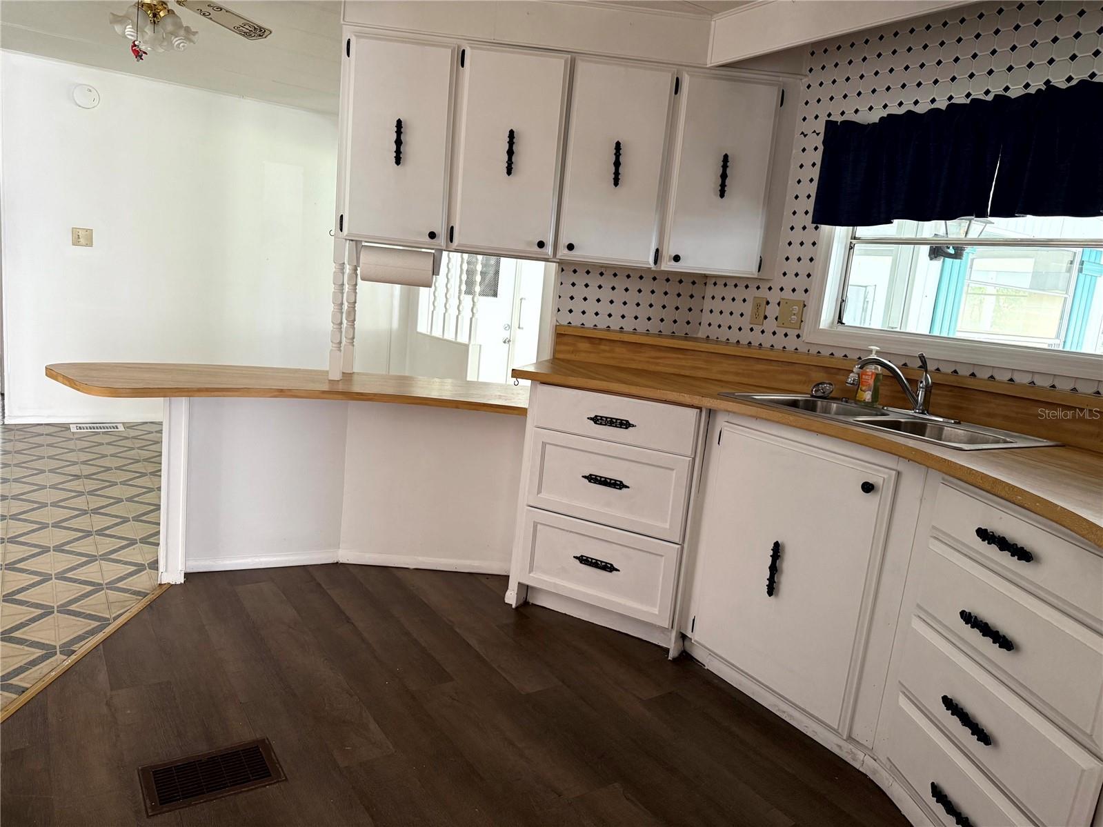 OAK PARK VILLAGE - Residential Lease