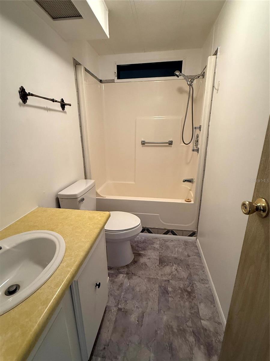 OAK PARK VILLAGE - Residential Lease