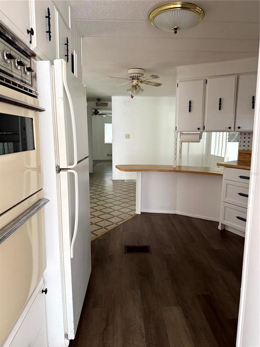 OAK PARK VILLAGE - Residential Lease