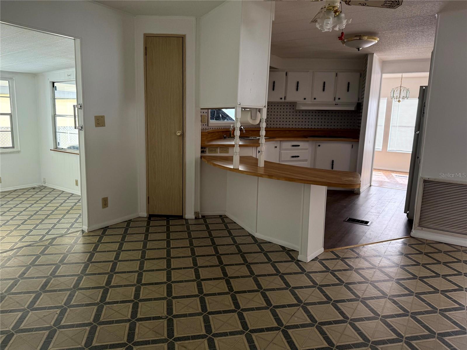 OAK PARK VILLAGE - Residential Lease