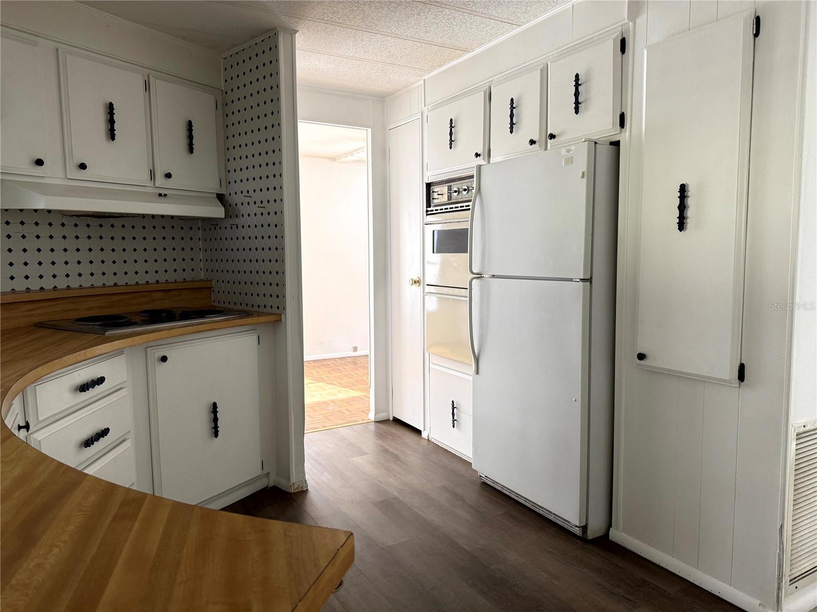 OAK PARK VILLAGE - Residential Lease