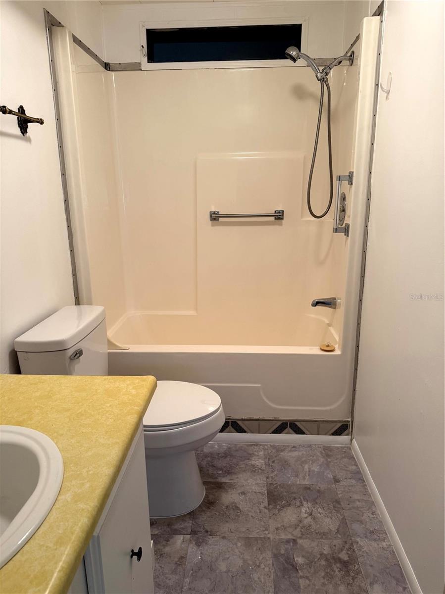 OAK PARK VILLAGE - Residential Lease