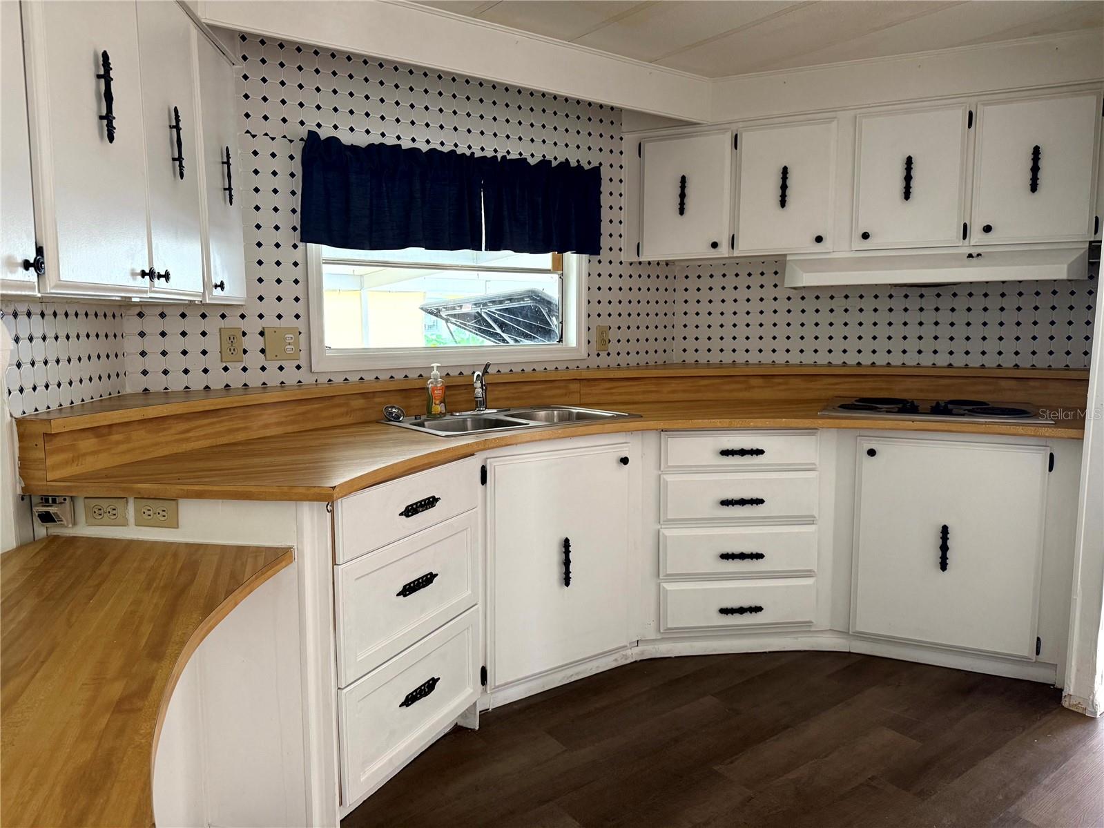 OAK PARK VILLAGE - Residential Lease