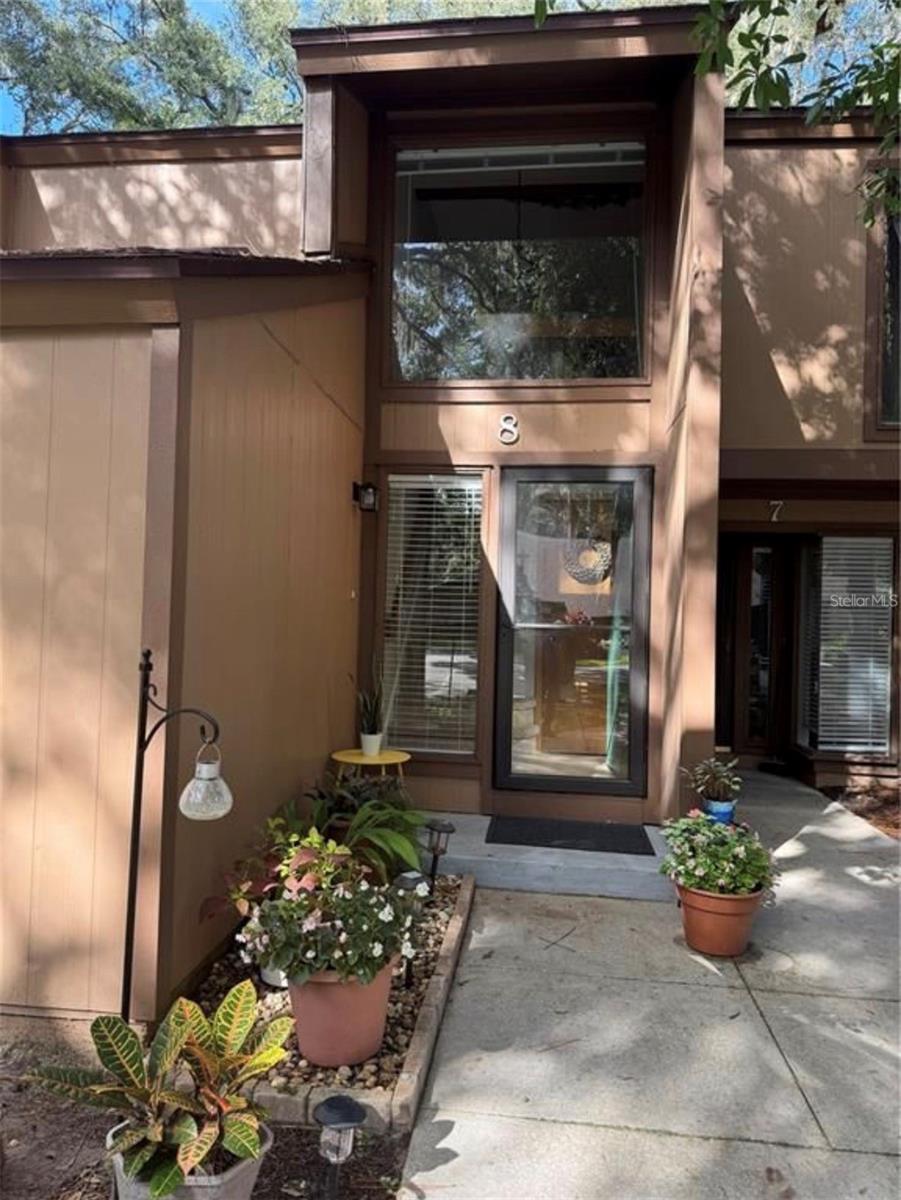 8 FAIRWAYS CIRCLE 8