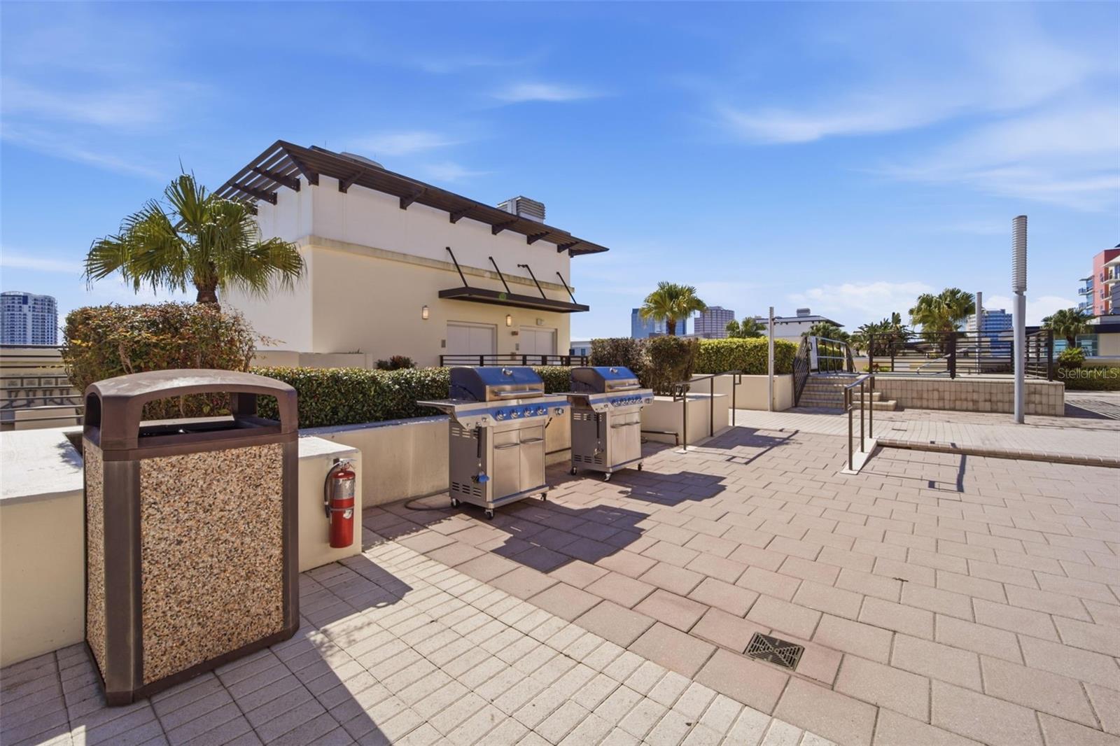 GRAND CENTRAL AT KENNEDY RESID - Residential Lease