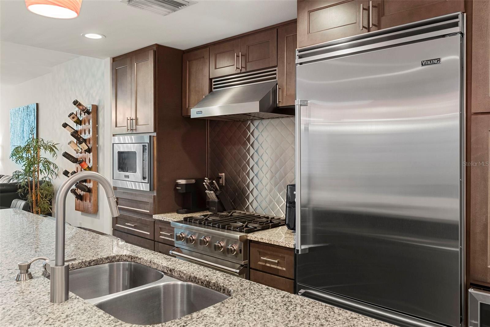 GRAND CENTRAL AT KENNEDY RESID - Residential Lease