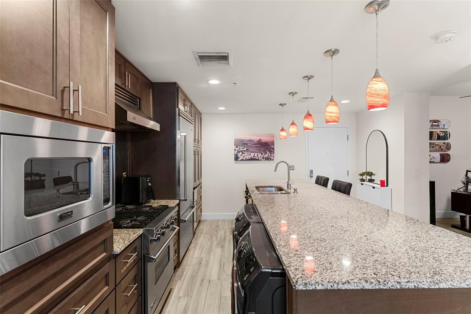 GRAND CENTRAL AT KENNEDY RESID - Residential Lease