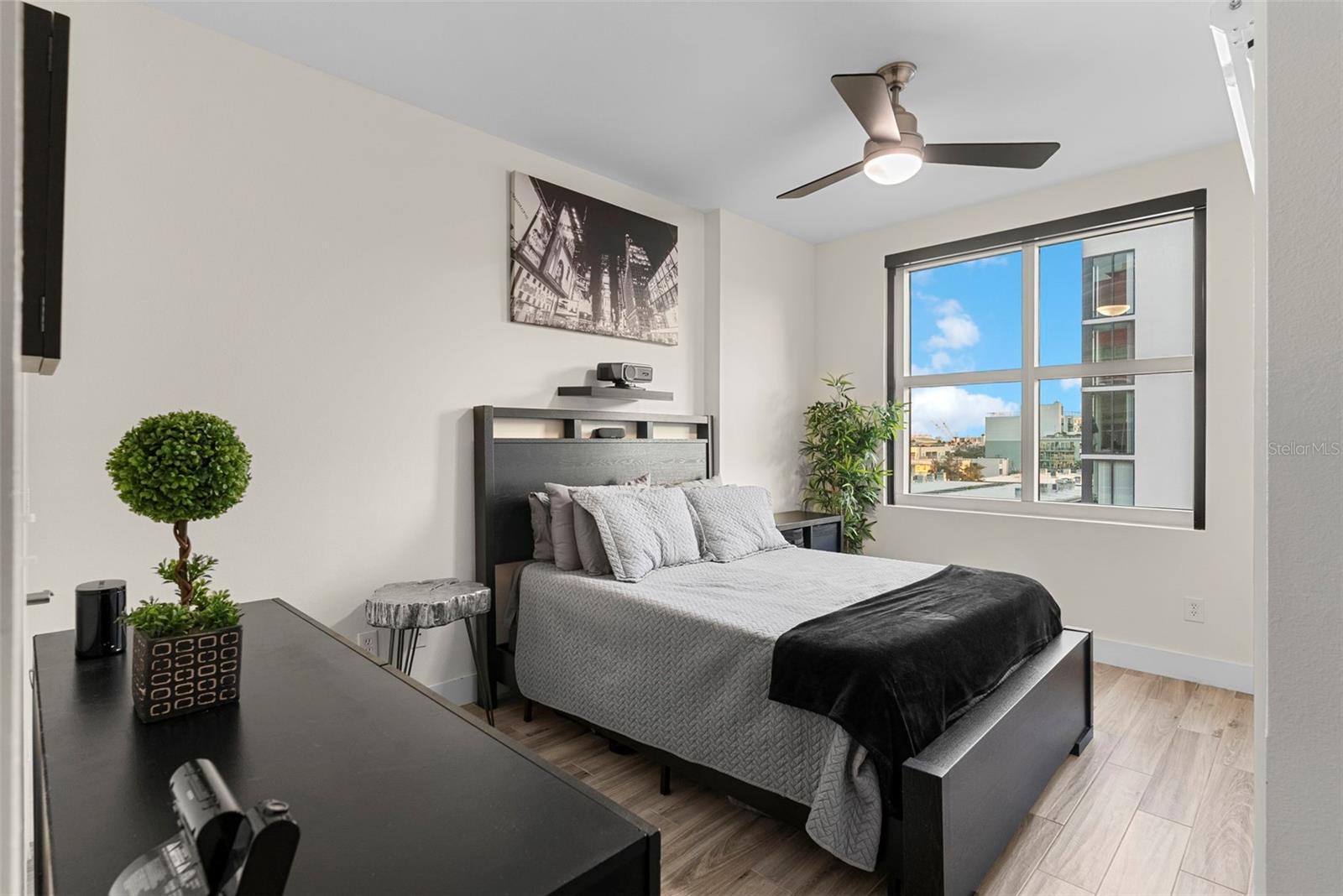 GRAND CENTRAL AT KENNEDY RESID - Residential Lease