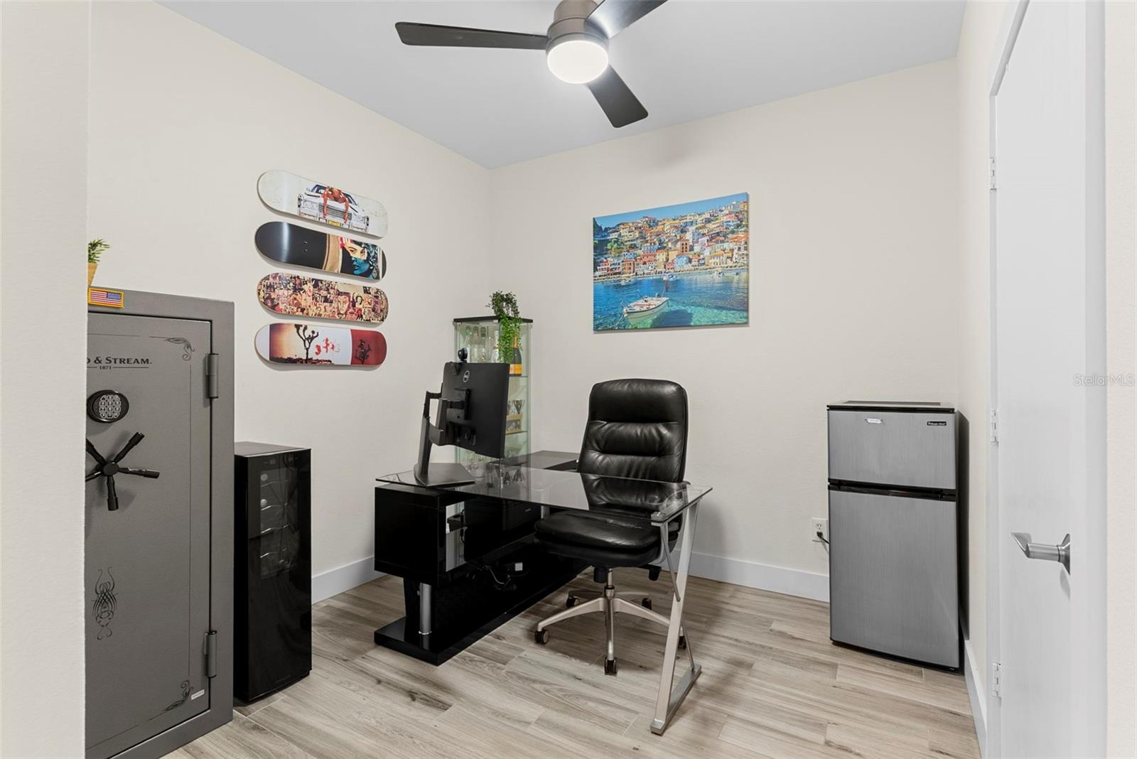 GRAND CENTRAL AT KENNEDY RESID - Residential Lease