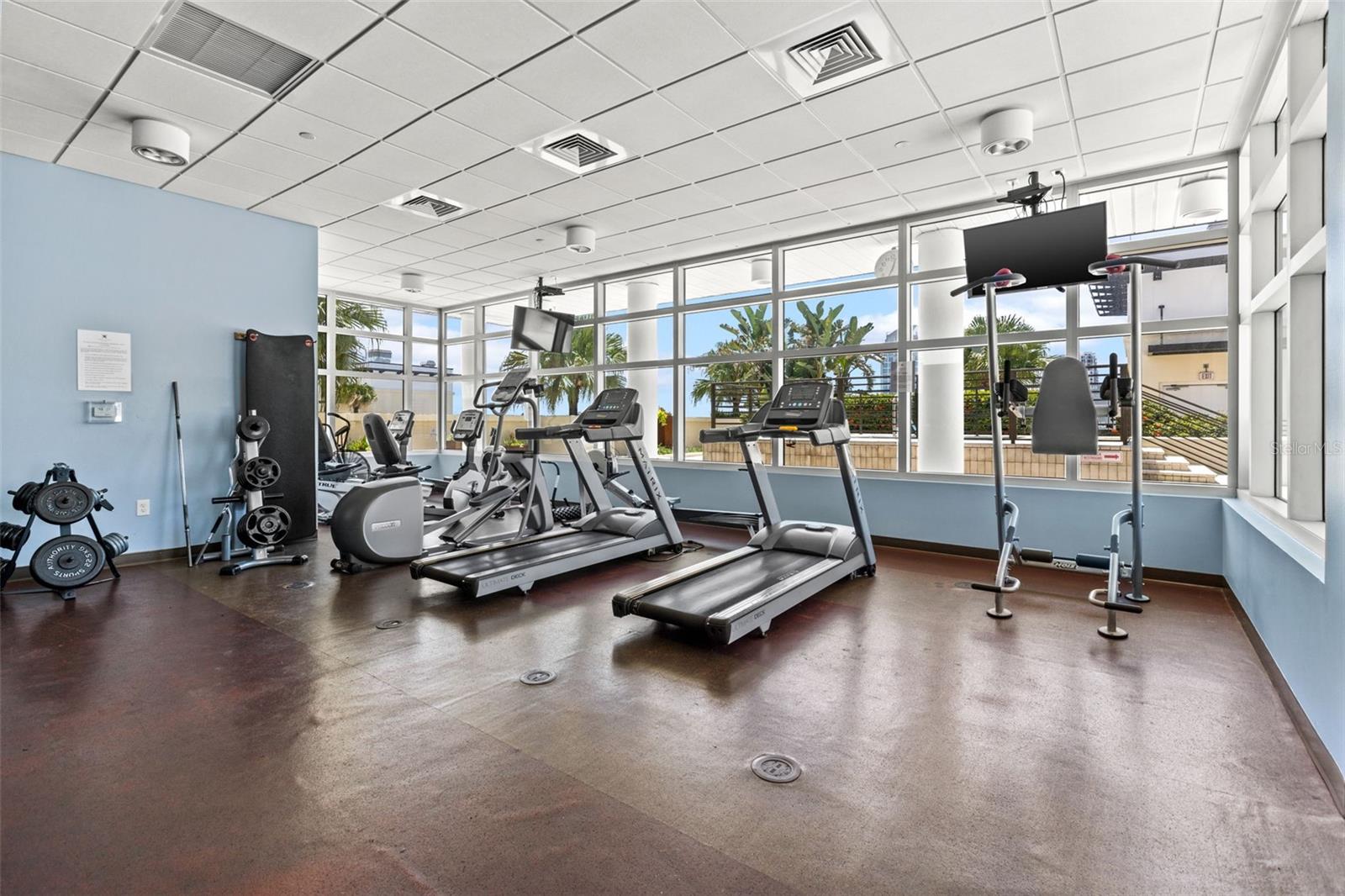 GRAND CENTRAL AT KENNEDY RESID - Residential Lease