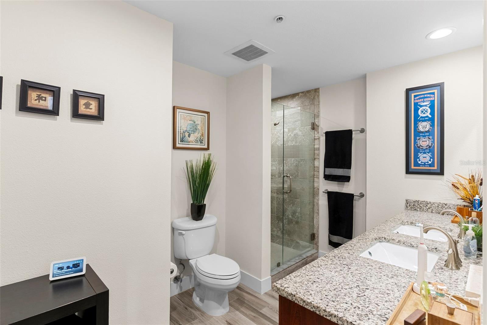 GRAND CENTRAL AT KENNEDY RESID - Residential Lease