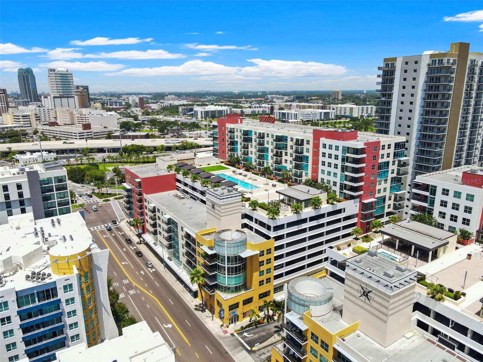 GRAND CENTRAL AT KENNEDY RESID - Residential Lease