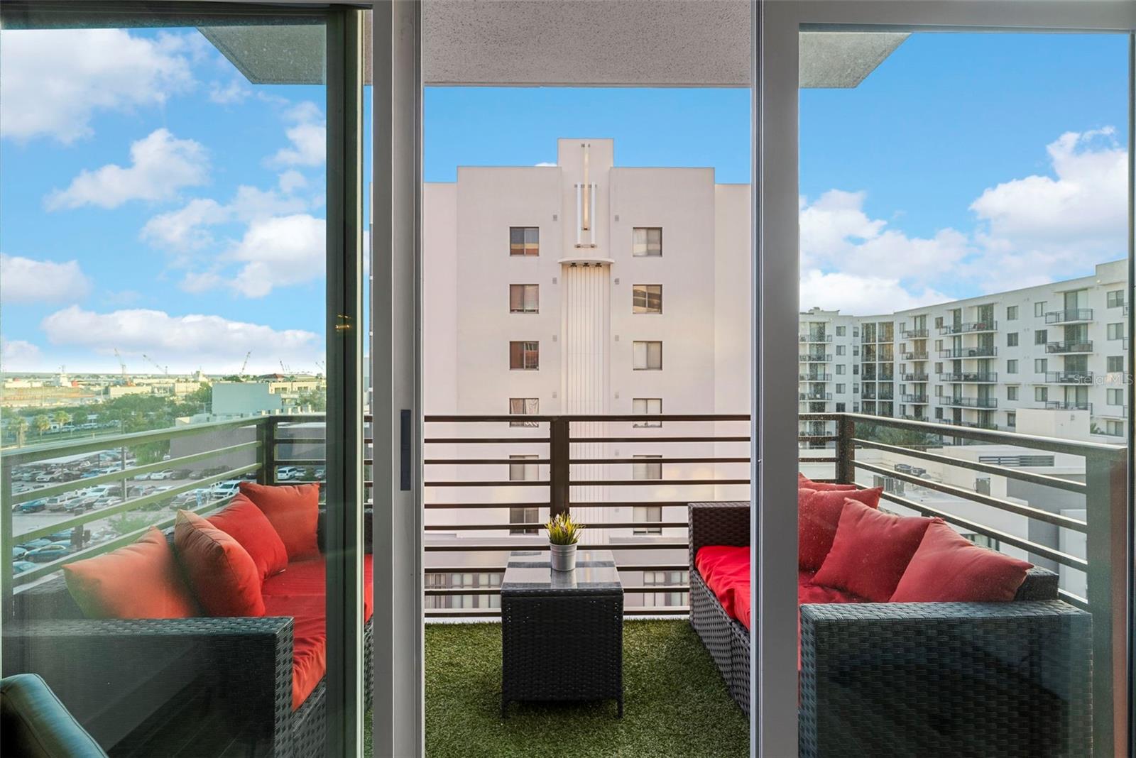 GRAND CENTRAL AT KENNEDY RESID - Residential Lease