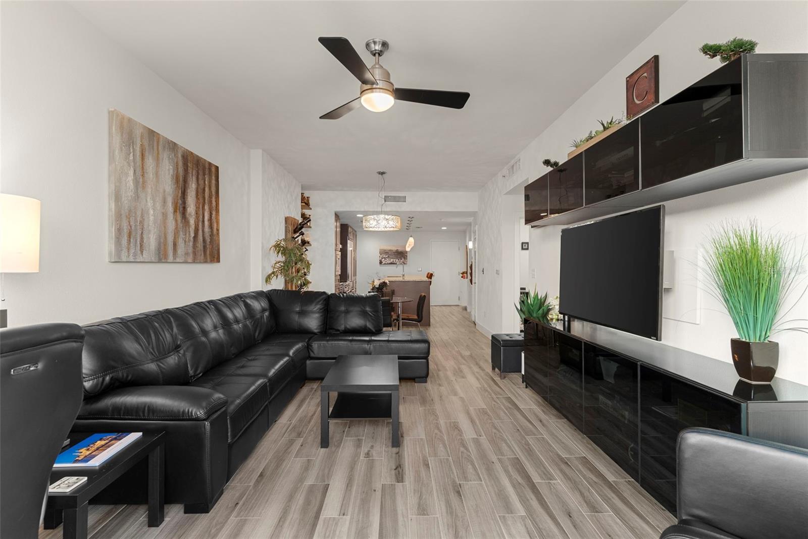 GRAND CENTRAL AT KENNEDY RESID - Residential Lease