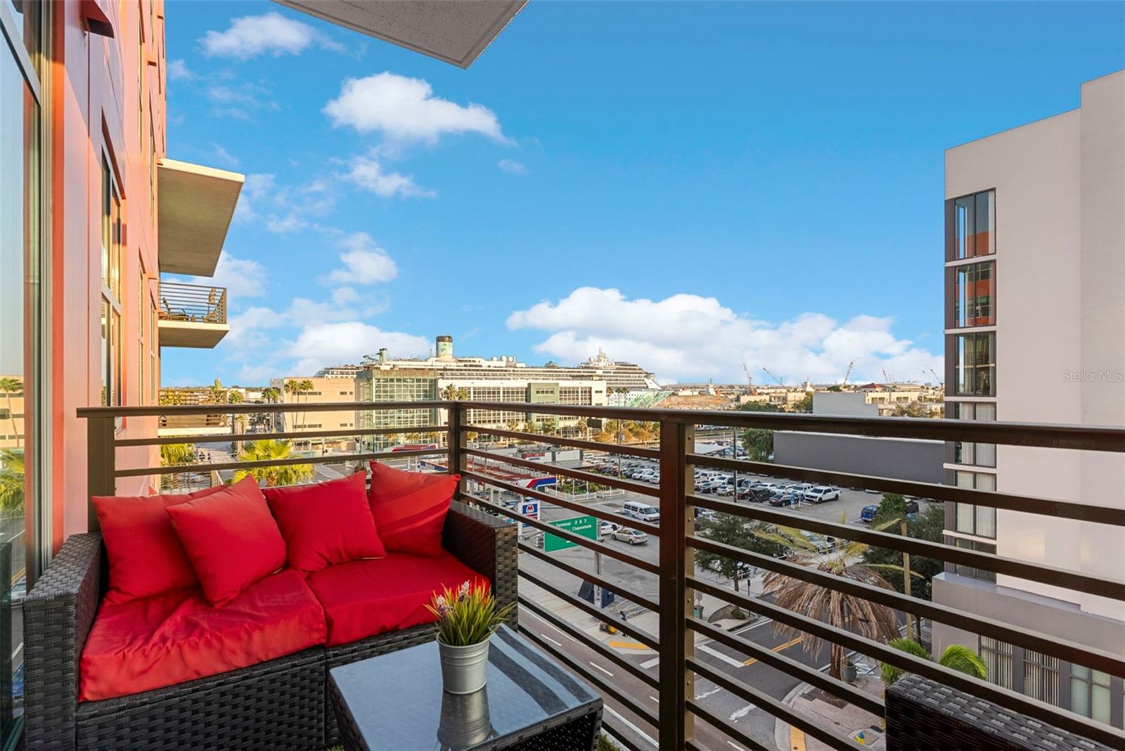 GRAND CENTRAL AT KENNEDY RESID - Residential Lease