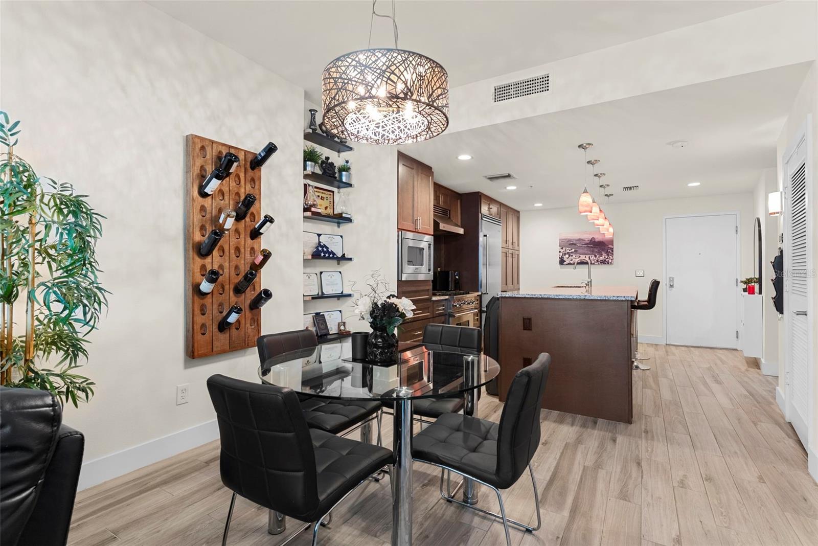 GRAND CENTRAL AT KENNEDY RESID - Residential Lease