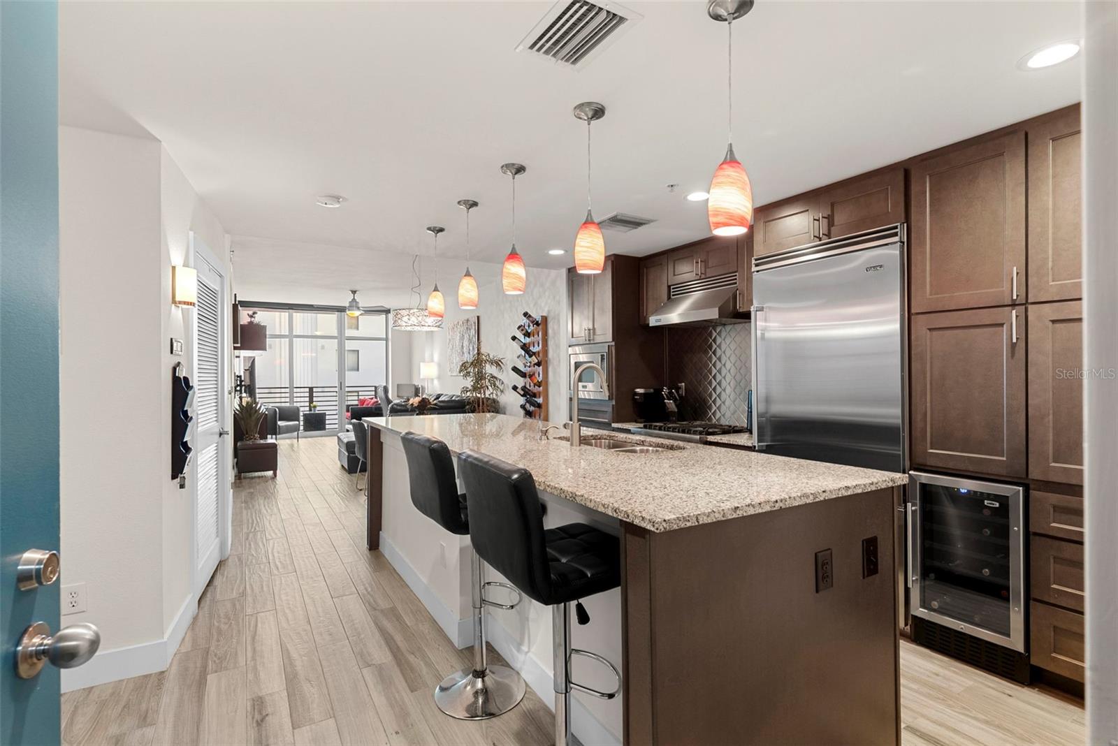 GRAND CENTRAL AT KENNEDY RESID - Residential Lease