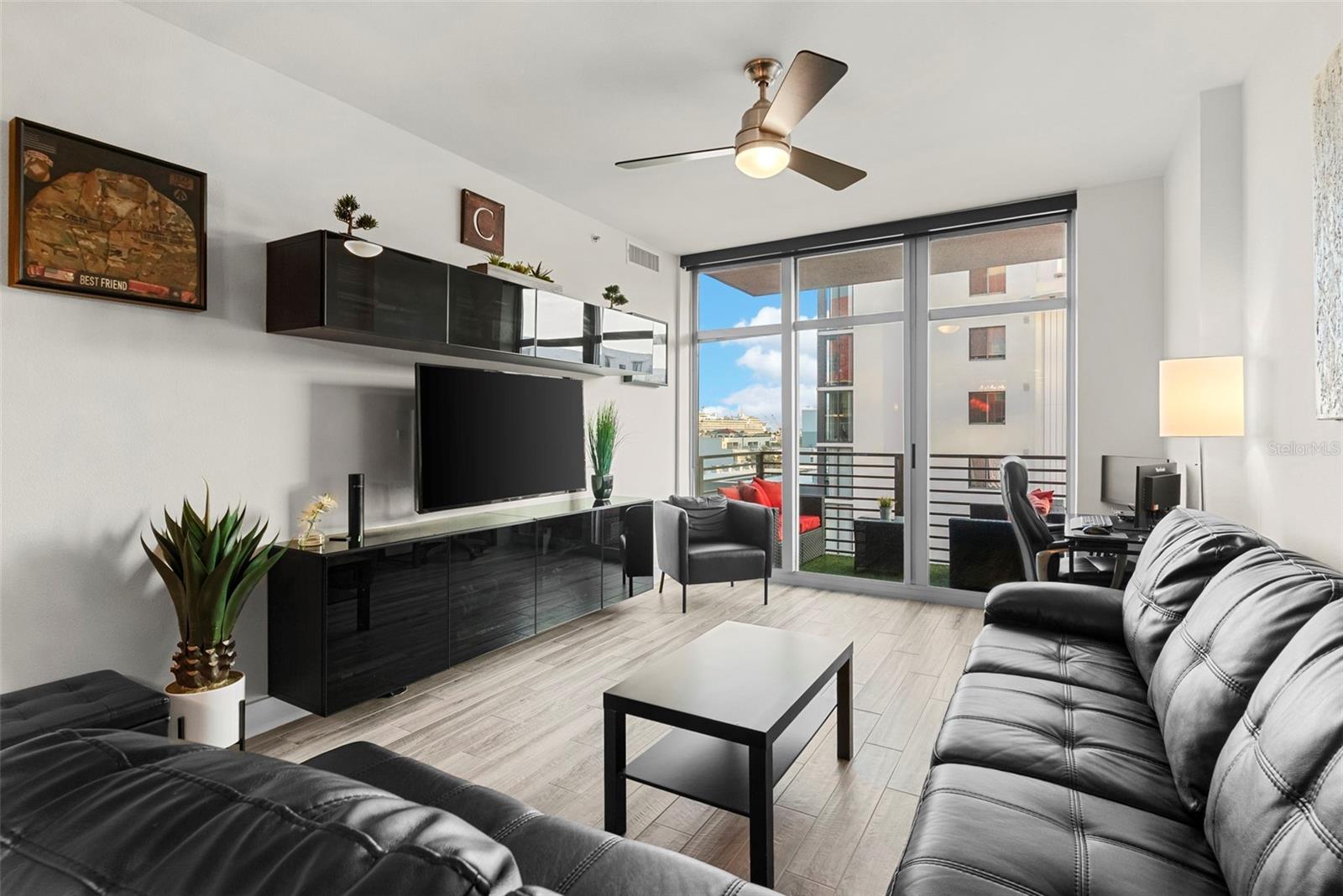 GRAND CENTRAL AT KENNEDY RESID - Residential Lease