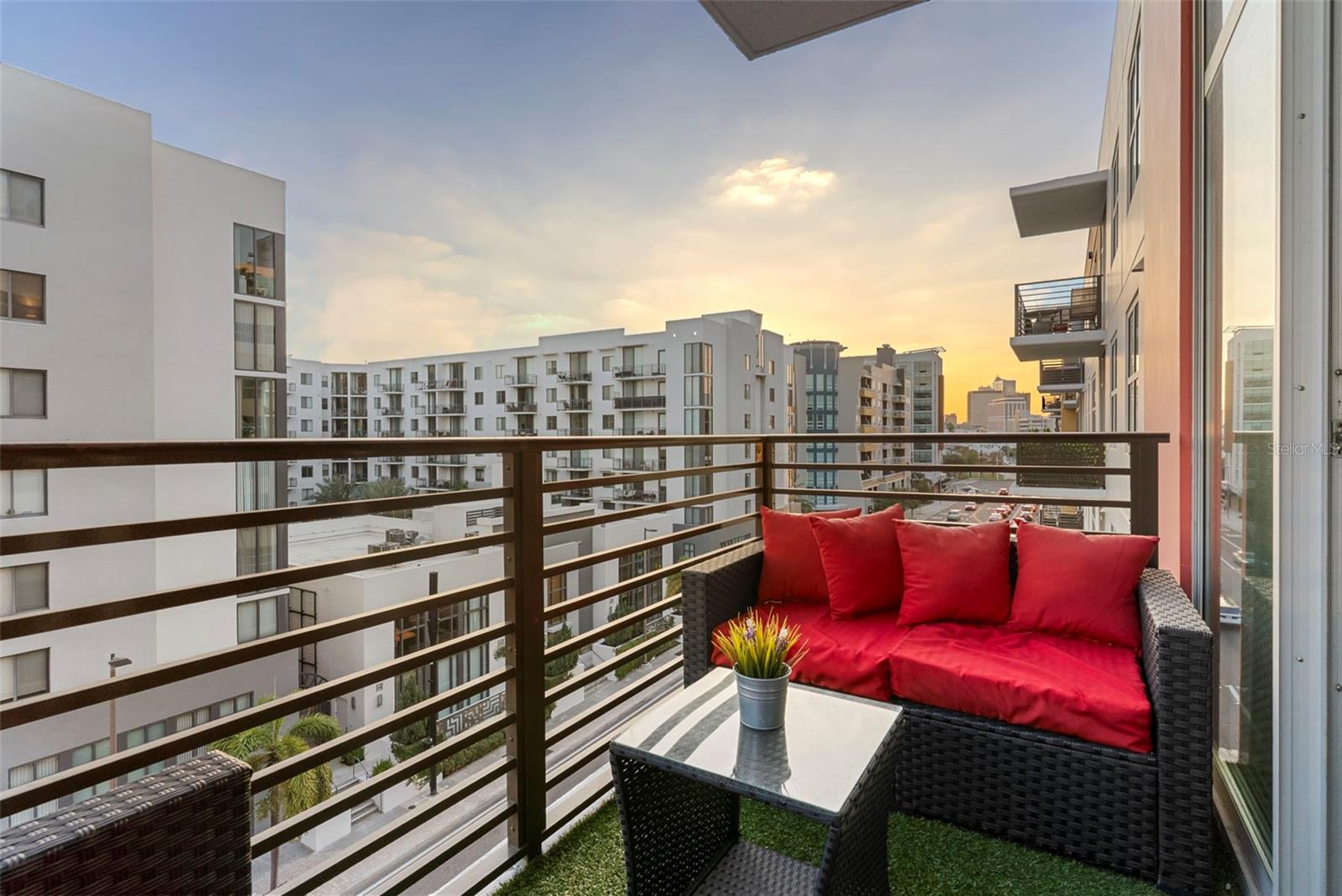 GRAND CENTRAL AT KENNEDY RESID - Residential Lease