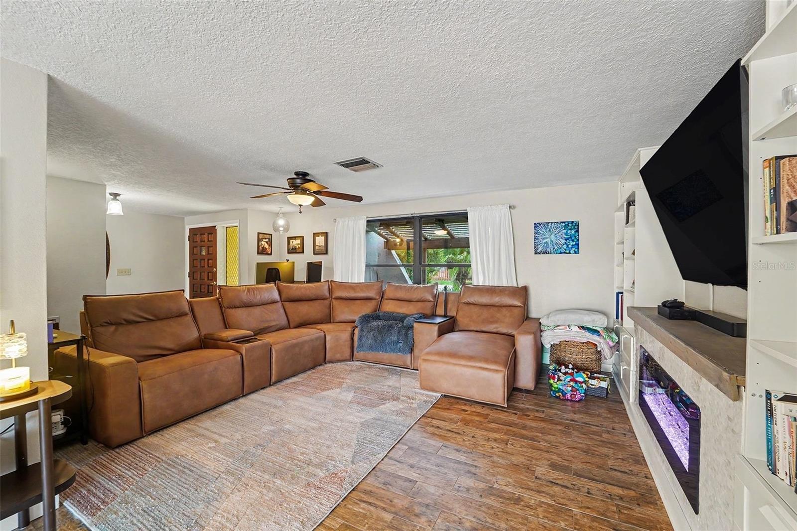 5736 MELALEUCA DRIVE 22