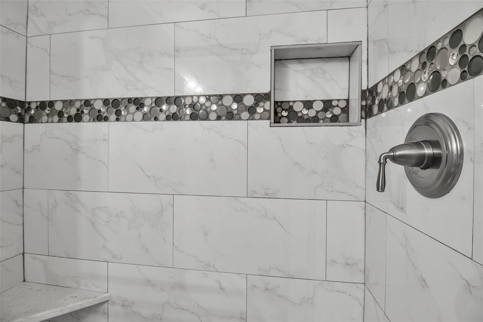 BAYSHORE ON THE LAKE APTS III SEC2 - Residential