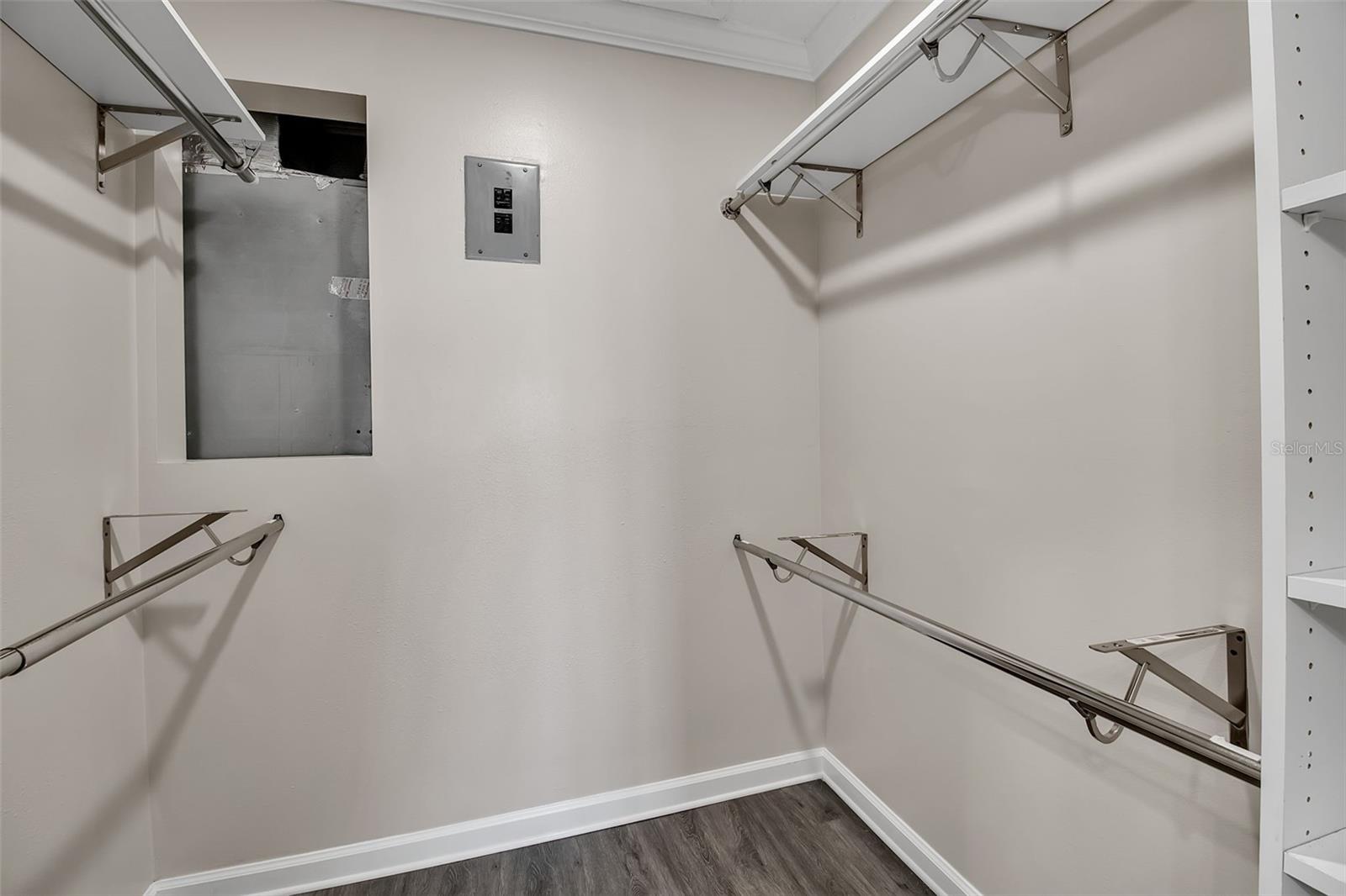 BAYSHORE ON THE LAKE APTS III SEC2 - Residential