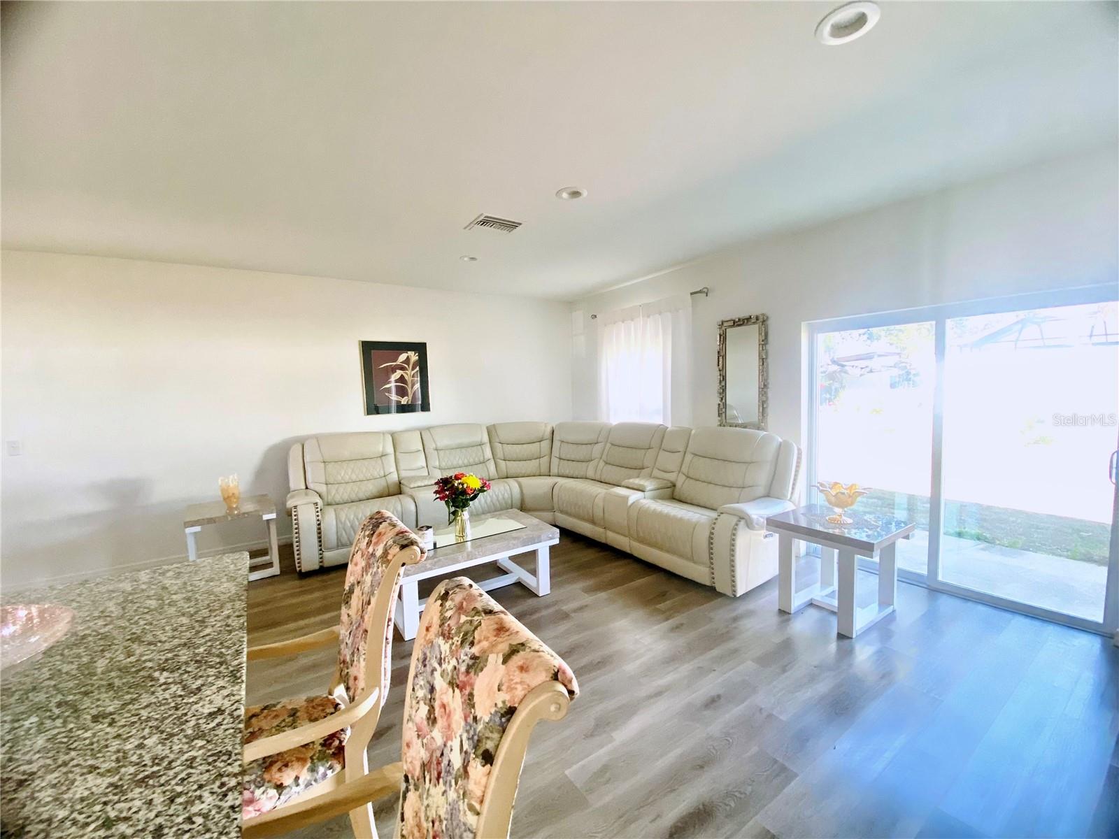 SPRING HILL UNIT 23 BLK 1598 LOT 16 - Residential