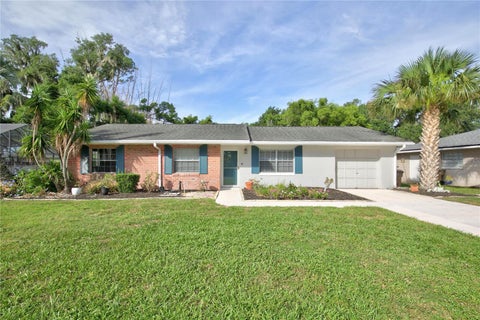 Photo of 3000 Laurel Drive, Mount Dora, FL 32757 (MLS # G5114035)